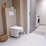 Large Renovated Townhouse With Sauna And Patio