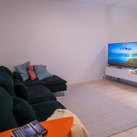 Large Renovated Townhouse With Sauna And Patio Esbo