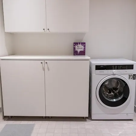 Σπίτι διακοπών Large Renovated Townhouse With Sauna And Patio *