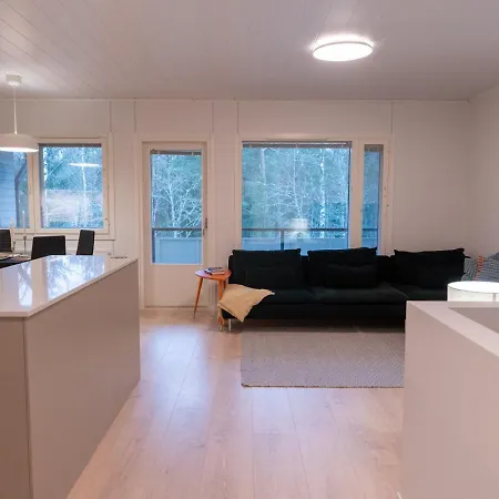 Semesterbostad Large Renovated Townhouse With Sauna And Patio Esbo