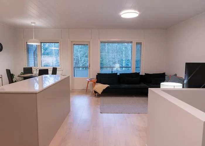 Σπίτι διακοπών Large Renovated Townhouse With Sauna And Patio Εσπού