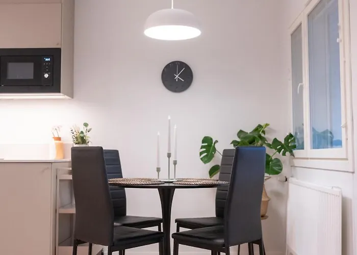 Large Renovated Townhouse With Sauna And Patio Εσπού