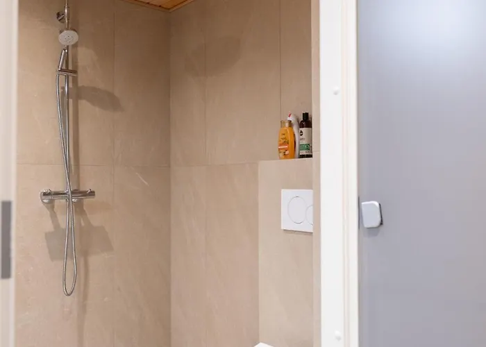 Large Renovated Townhouse With Sauna And Patio * Εσπού